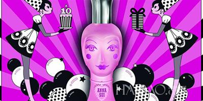 安娜蘇 (Anna Sui) 2013年推出洋娃娃女香10周年限量版，每個女人心裡都有的純真可愛的小女孩！