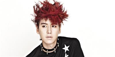 《Super Junior》成員圭賢淩亂紅色髮型 展個性搖滾風範