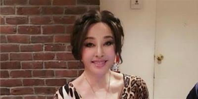 劉曉慶豹紋自拍秀上圍 女人胸部護理避免下垂