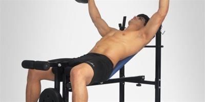 杠鈴頸後臂屈伸怎麼做 兩種做法讓你秒變肌肉男