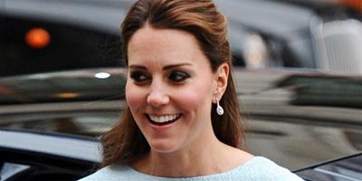 美容氣象站：凱特·米德爾頓(Kate Middleton)半披髮型全角度展示，看劍橋夫人如何用髮型拉近距離！