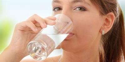 為什麼多喝水能減肥 告訴你喝水減肥的誤區