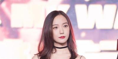 王珞丹這樣穿衣打扮太減齡了，看起來就像20歲的妙齡少女