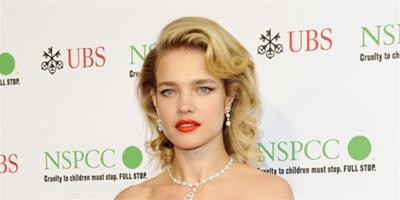 Icon超模娜特莉·沃佳諾娃 (Natalia Vodianova) 梳50年代復古“夢露卷髮”髮型亮相！