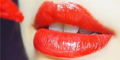 塗口紅的技巧有哪些 五大關鍵點讓雙唇綻放光彩